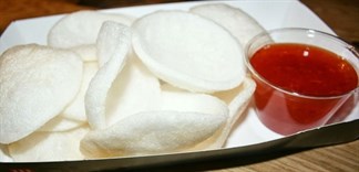 Mẹo chiên bánh phồng tôm không cần dầu bằng lò vi sóng