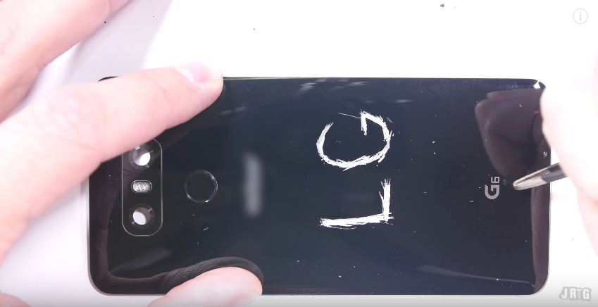 Mổ xẻ và tra tấn các chi tiết trên LG G6 Mổ xẻ và tra tấn các chi tiết trên LG G6
