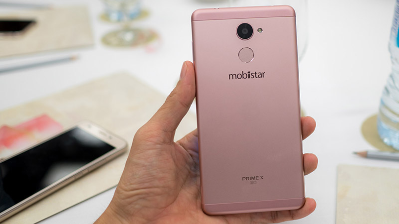 Smartphone màu hồng phần nhiều là sở thích của các chị em phụ nữ!