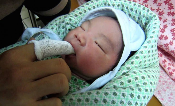 Cách chọn bàn chải đánh răng theo độ tuổi của bé 1 Cách chọn bàn chải đánh răng theo độ tuổi của bé 1