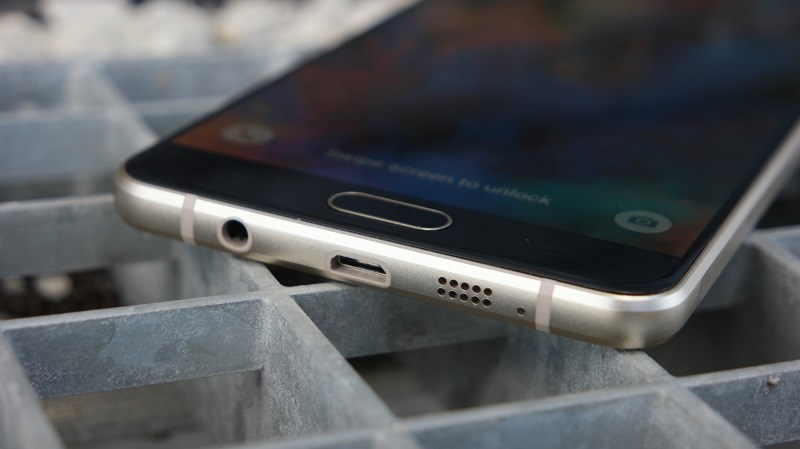 Galaxy A7 2016 với màn hình 5.5 inch Full HD, RAM 3 GB giảm giá