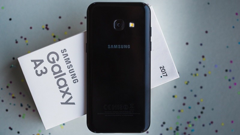 Galaxy A3 2017 có thời lượng pin cực kỳ ấn tượng Galaxy A3 2017 có thời lượng pin cực kỳ ấn tượng