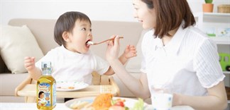 Vì sao bé cần được ăn thêm dầu ăn?