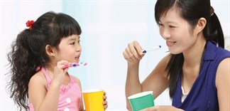 Có nên cho trẻ em dùng kem đánh răng của người lớn không?