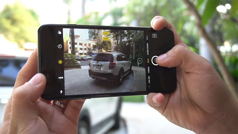 Khi che đi 1 trong 2 camera sau trên iPhone 7 Plus thì chức năng chụp hình vẫn diễn ra bình thường