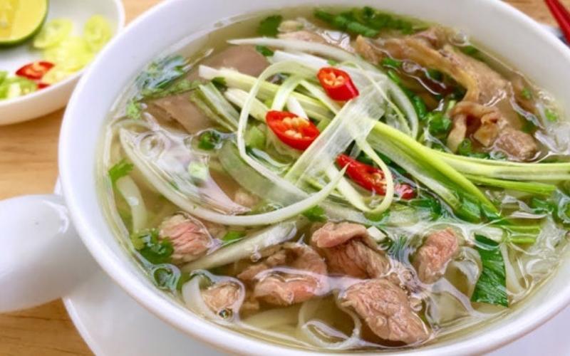 Phở bò tái