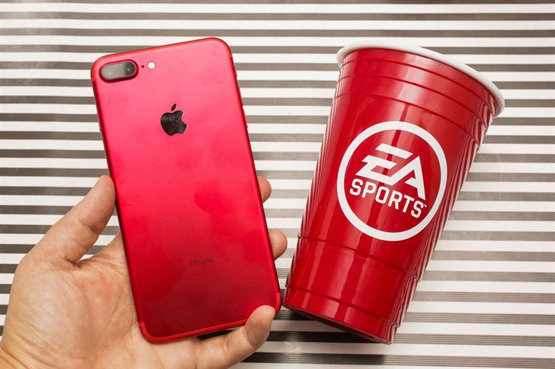 Thú vị với bộ ảnh iPhone 7 Plus Red đặt cạnh những vật dụng quen thuộc Thú vị với bộ ảnh iPhone 7 Plus Red đặt cạnh những vật dụng quen thuộc