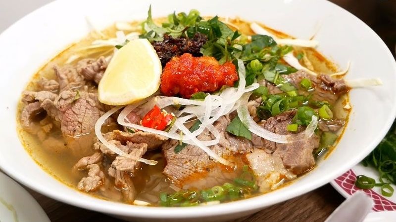 Cách nấu bún bò tái