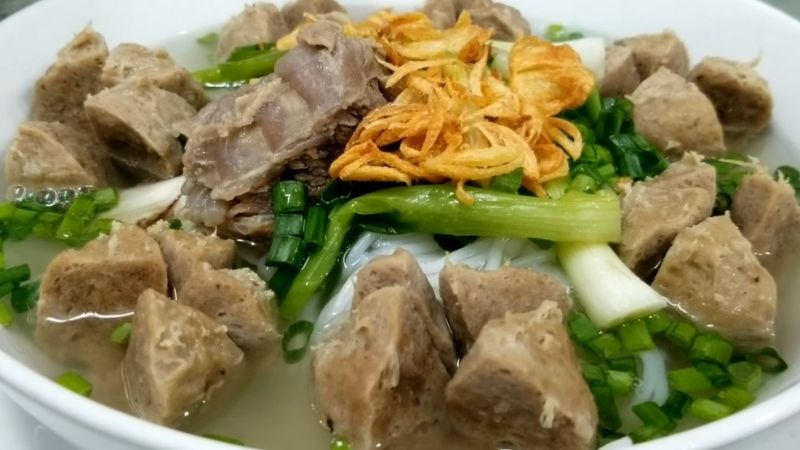 Cách nấu bún bò viên