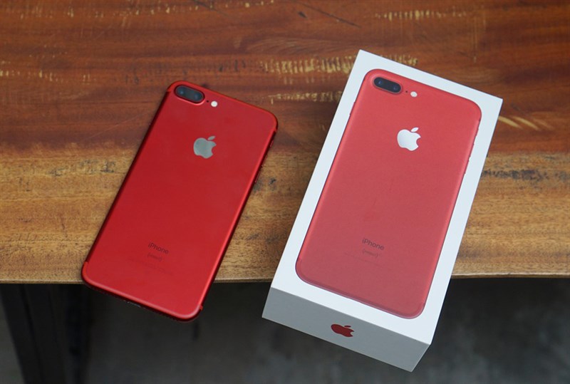 iPhone 7 Plus màu đỏ: Khám phá vẻ đẹp sắc đỏ rực rỡ trên iPhone 7 Plus với camera kép chất lượng cao. Tự tin chụp ảnh cực nét và sắc nét. Hãy tận hưởng những khoảnh khắc trong cuộc sống với iPhone 7 Plus màu đỏ đầy cuốn hút.