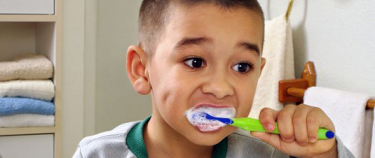 Kem đánh răng cho bé không nên chọn loại quá nhiều bọt