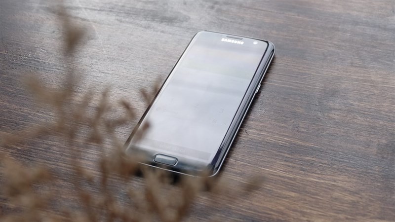 So sánh Galaxy S8 và S7 Edge