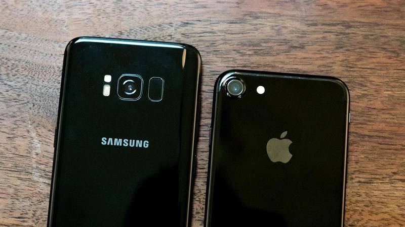 So sánh Galaxy S8 và iPhone 7