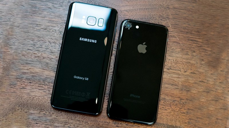 So sánh Galaxy S8 và iPhone 7
