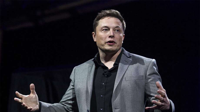 elon Musk CEO của neuralink upload kiến thức lên não