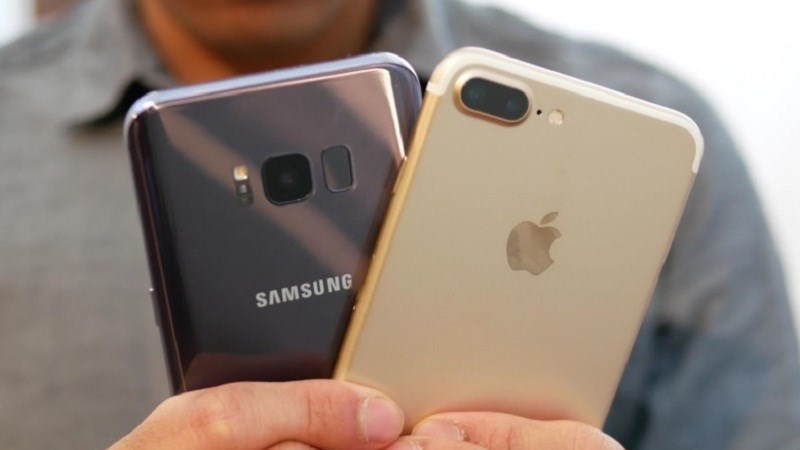 Galaxy S8 vs iPhone 7 Plus Galaxy S8 vs iPhone 7 Plus