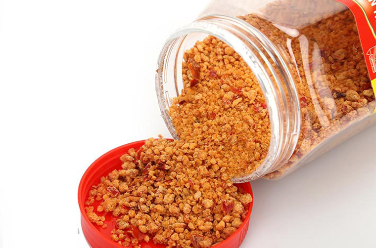 Muối ớt tôm ngon hạt cần to giòn, khô và có màu sắc đặc trưng của ớt