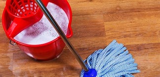 Tự chế nước lau sàn nhà an toàn không hóa chất