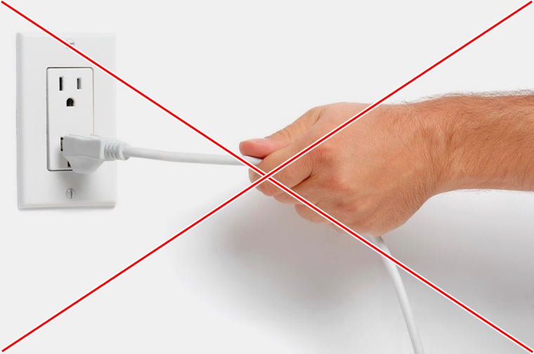 Không nắm dây điện của phích cắm khi rút ra khỏi ổ điện