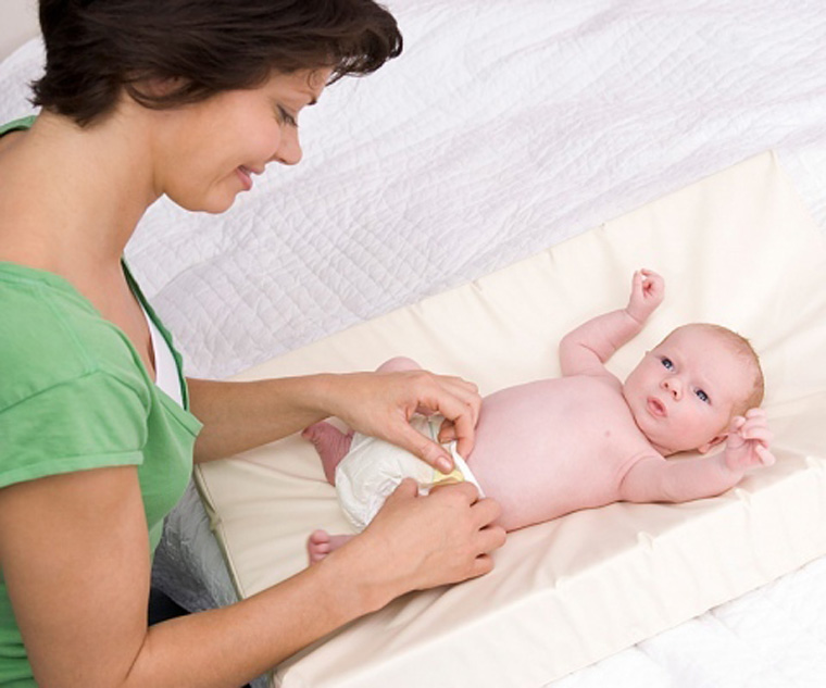 Dùng miếng lót sẽ tiết kiệm đáng kể chi phí cho mẹ so với tã dán và tã quần Dùng miếng lót sẽ tiết kiệm đáng kể chi phí cho mẹ so với tã dán và tã quần