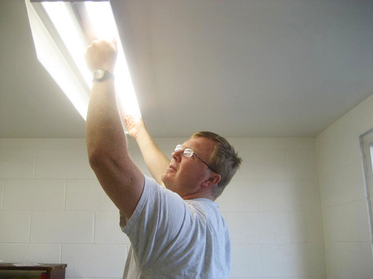 Cách xử lý bóng đèn khi bị vỡ Cách xử lý bóng đèn khi bị vỡ