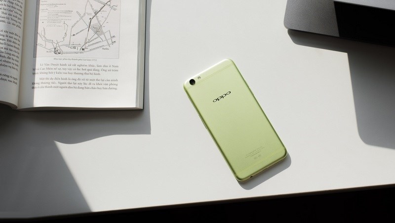 Ngắm nhìn chiếc OPPO R9s phiên bản màu xanh lá cuốn hút