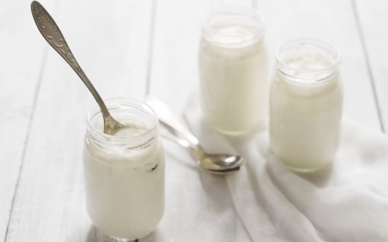 How to make simple yogurt from fresh milk