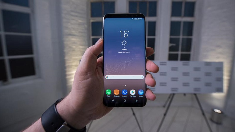 Chi phí sản xuất trung bình cho một màn hình LCD 1.080p (Full HD) 5 inch ở mức 14,60 USD và 14,30 USD cho màn hình OLED