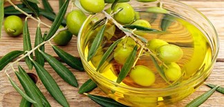 Dầu oliu có tốt cho việc điều trị mụn không