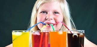 Tác hại khi trẻ uống nhiều nước ngọt