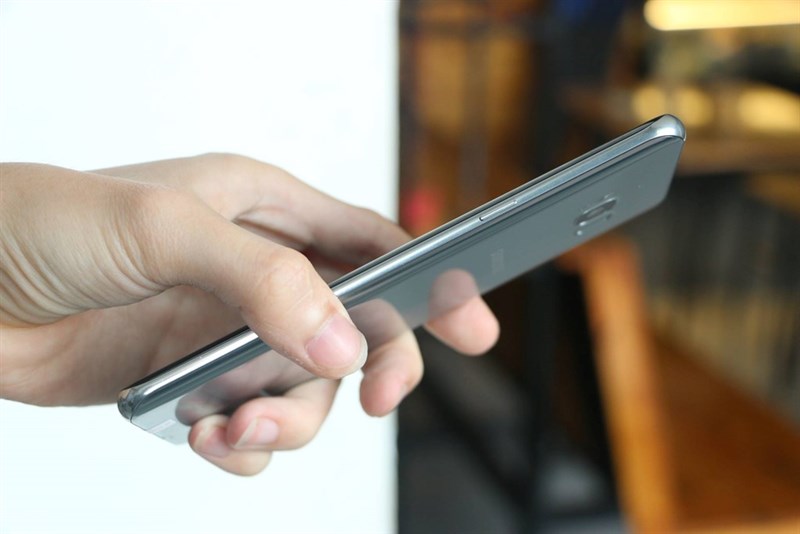 Bộ ảnh trên tay Galaxy S8 Plus đầu tiên tại Việt Nam