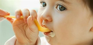 Các nguyên tắc mẹ cần biết khi cho trẻ dùng bột ăn dặm