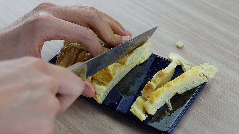 HTC U Ultra phiên bản Sapphire sắp bị đem hành hạ trong nhà bếp