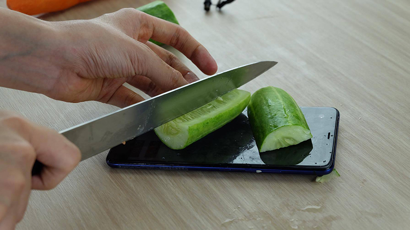 HTC U Ultra phiên bản Sapphire sắp bị đem hành hạ trong nhà bếp