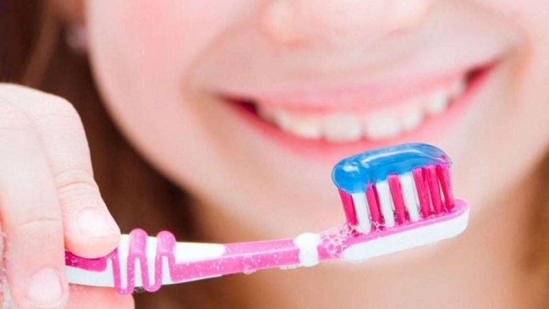 Dùng kem đánh răng không chứa flour có khiến trẻ bị sâu răng?