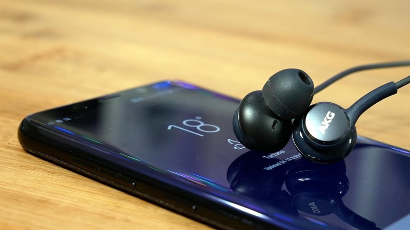 Đánh giá tai nghe kèm theo Galaxy S8: Vẫn chưa như mong đợi
