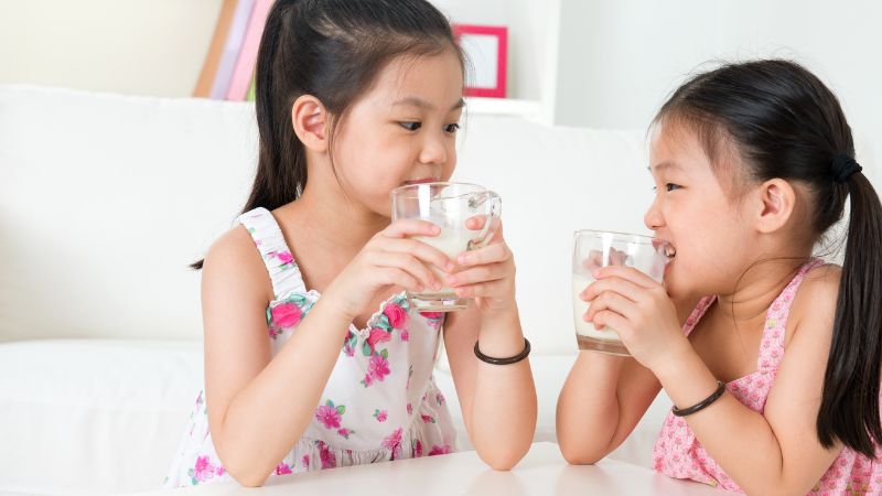 Trẻ đang bị rối loạn tiêu hóa có nên cho uống sữa?