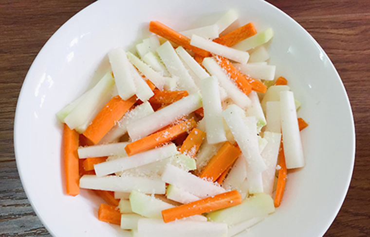 Cách muối su hào, cà rốt giòn ngon tại nhà