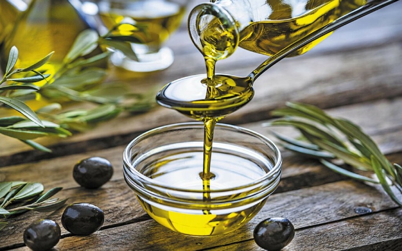 Why treat cracked heels with olive oil?