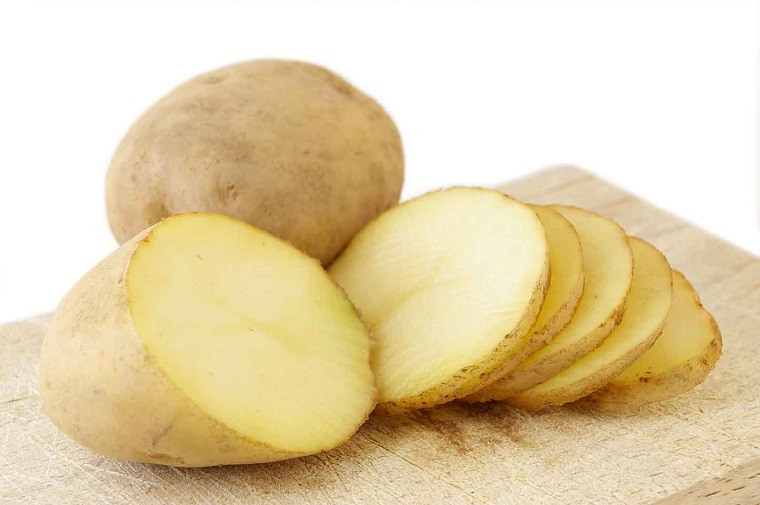 Dùng khoai tây để làm giảm vị mặn cho món ăn