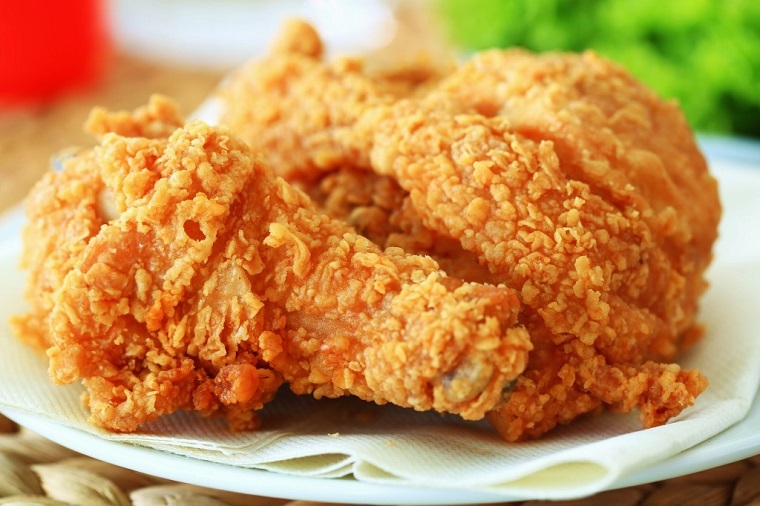 Choose a high-temperature resistant cooking oil for frying chicken