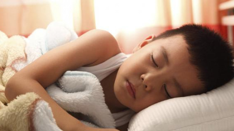 Chăm sóc giấc ngủ cũng rất quan trọng để giúp bé tăng chiều cao