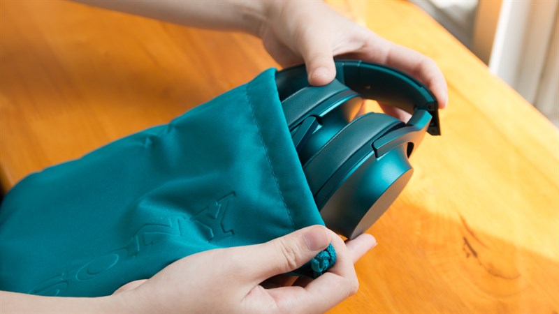 Thiết kế dễ dàng gấp gọn của Sony MDR-100AAP Thiết kế dễ dàng gấp gọn của Sony MDR-100AAP