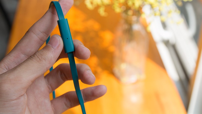 Dây chống rối của Sony MDR-100AAP hỗ trợ mic đàm thoại Dây chống rối của Sony MDR-100AAP hỗ trợ mic đàm thoại