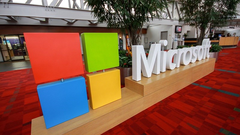 Tìm được lợi nhuận ở Cloud và Office, Microsoft tạm biệt smartphone?