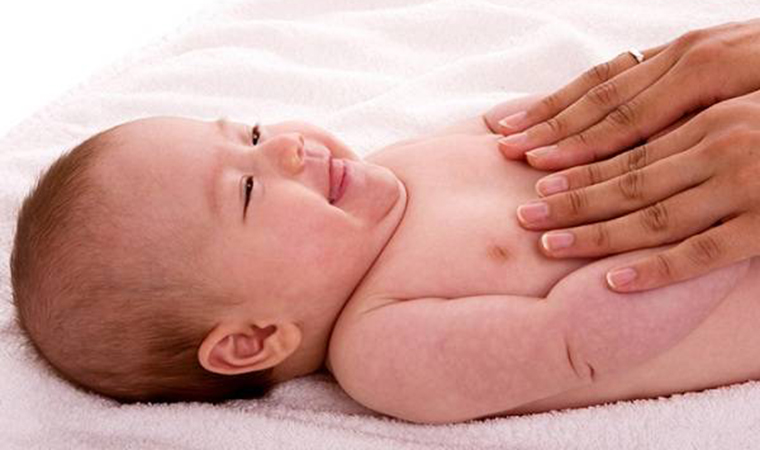 Mẹo hạ sốt nhanh cho bé từ trà hoa cúc
