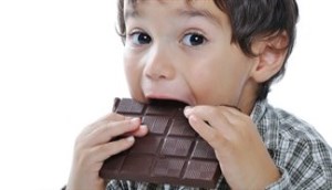 Có nên cho trẻ ăn chocolate sớm?