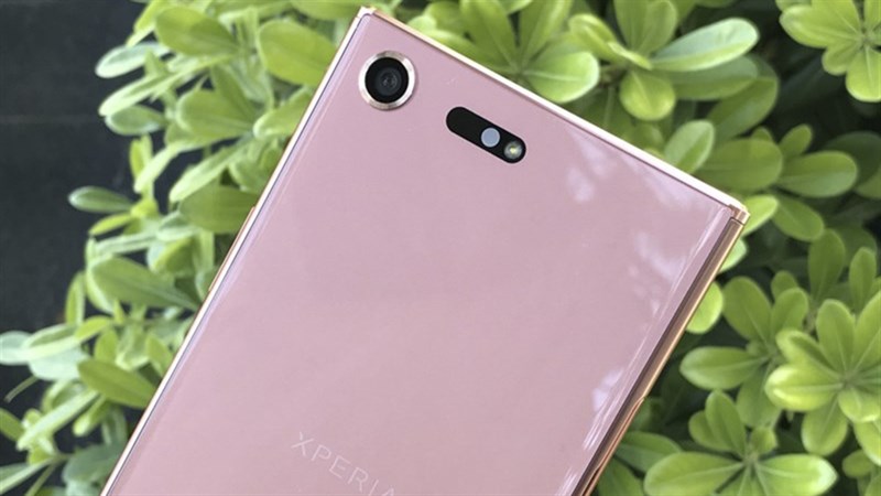 So sánh camera Xperia XZ Premium và iPhone 7 Plus So sánh camera Xperia XZ Premium và iPhone 7 Plus