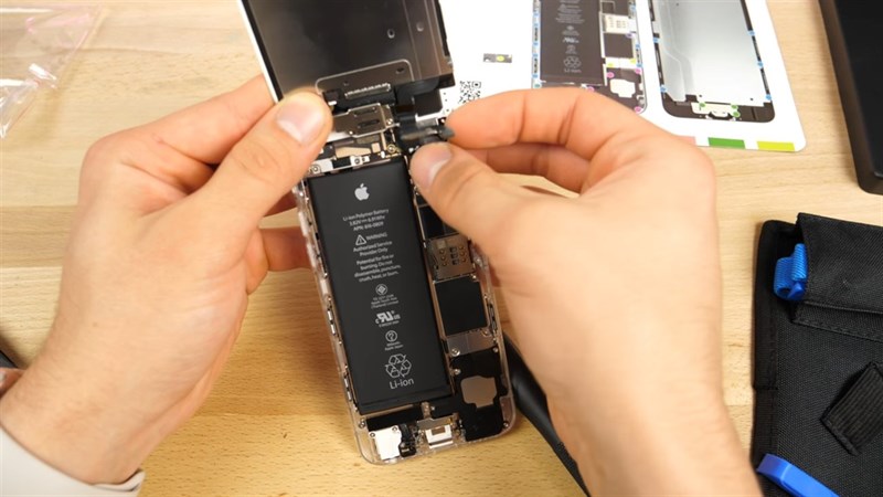 Đến lượt chiếc iPhone nhà Apple cũng được độ vỏ trong suốt Đến lượt chiếc iPhone nhà Apple cũng được độ vỏ trong suốt