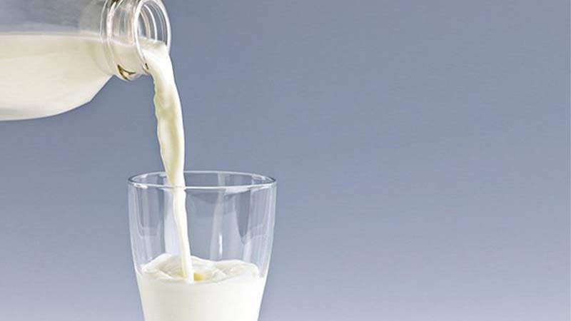Uống sữa buổi tối có mập không?